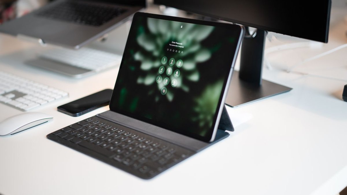 best ipad accessories 2026 keyboard and stylus setup