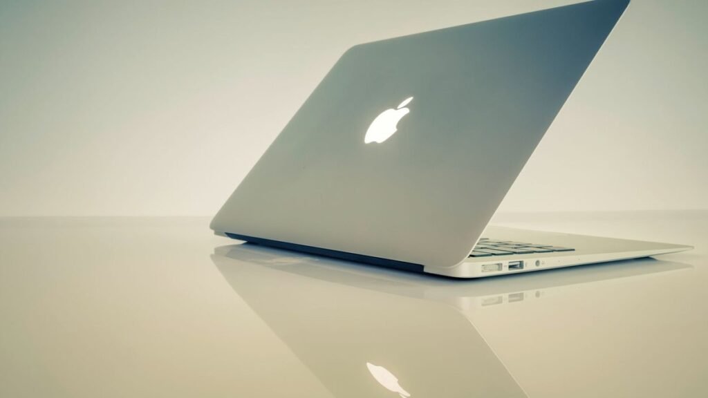MacBook Air vs MacBook Pro 2026 comparison on a desk