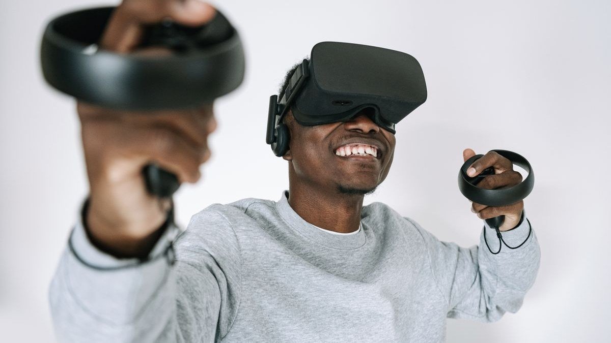 Meta Quest 3S vs Quest 3 comparison - person wearing VR headset