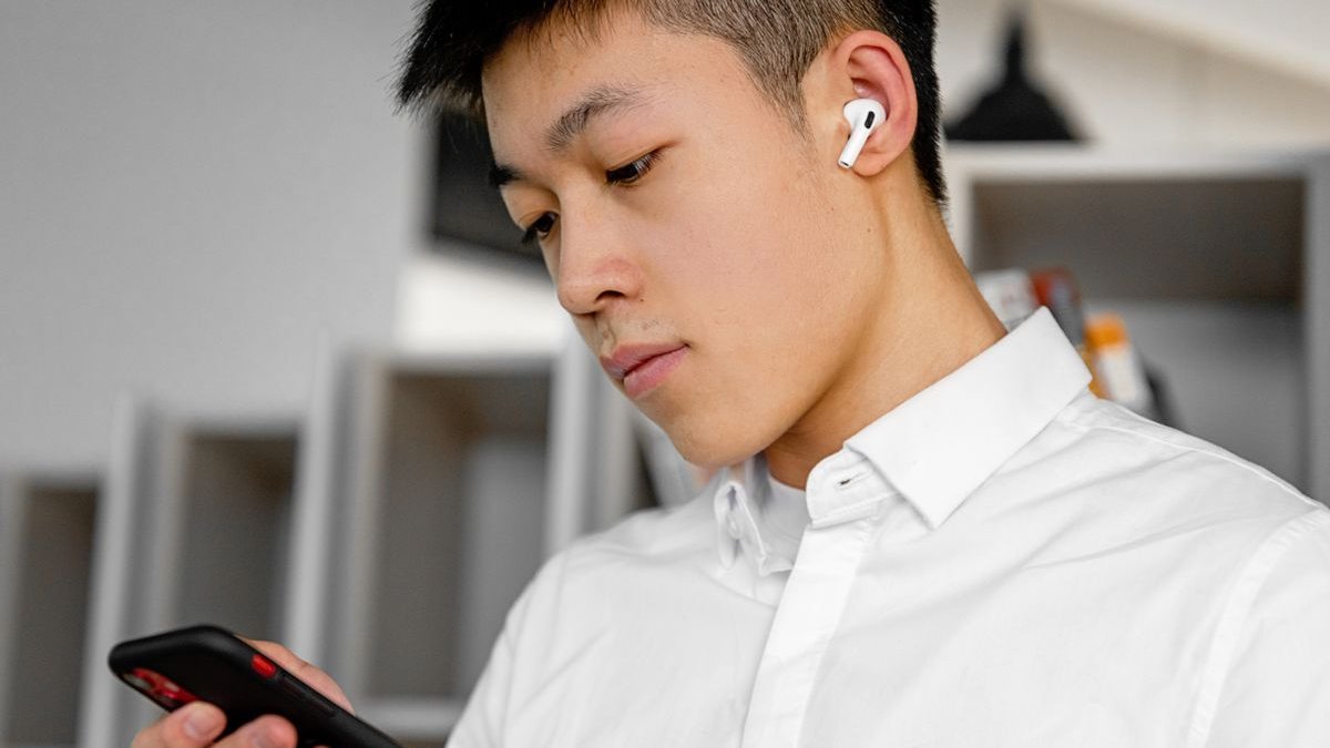 best earbuds for phone calls microphone array