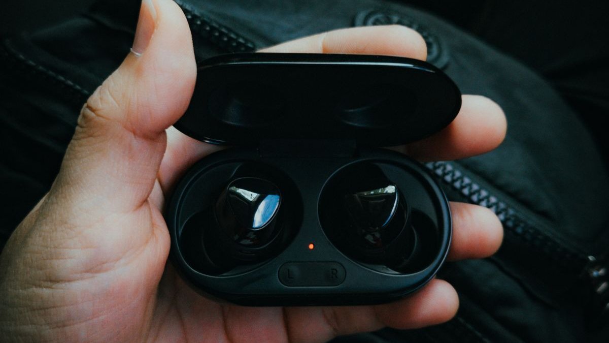 airpods pro 3 vs sony wf-1000xm6 earbuds close-up