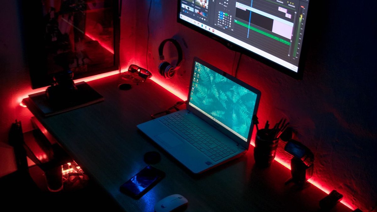 Compact key light panel setup for streaming — one of the best key lights for streaming