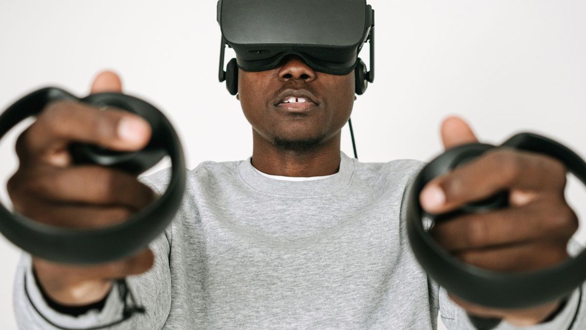 Meta Quest 3S vs Quest 3 headsets side by side