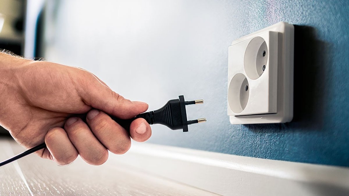 installing best smart plug 2026 in wall outlet