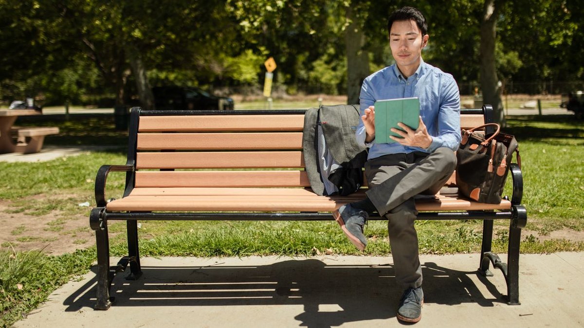 using tablet outdoors while traveling
