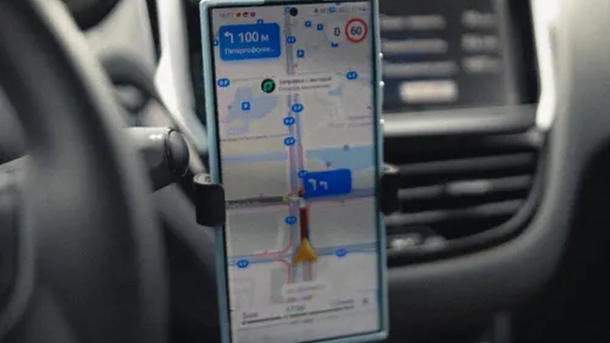 Phone car mount with navigation app during drive