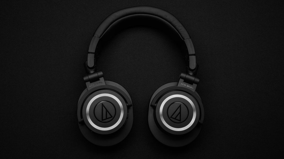close-up of best over ear headphones earcup design