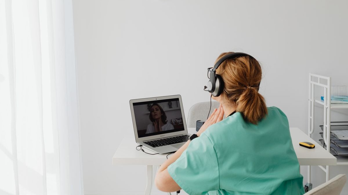 remote worker on a video call, a typical use case for the best earbuds for phone calls