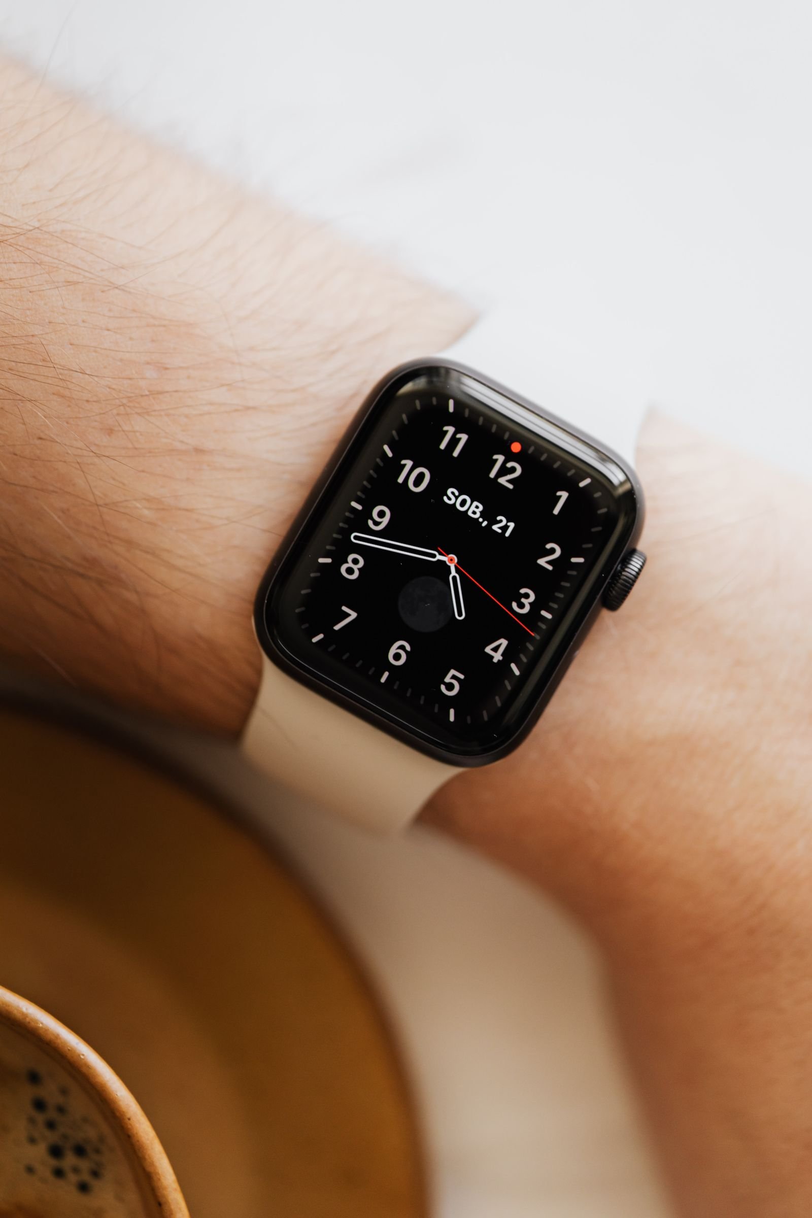 Wearing a smartwatch in daily life — comfort and design in our smartwatch comparison