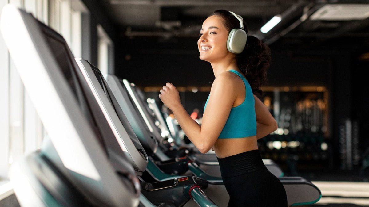 The Best Earbuds for Working Out — And They Actually Stay In