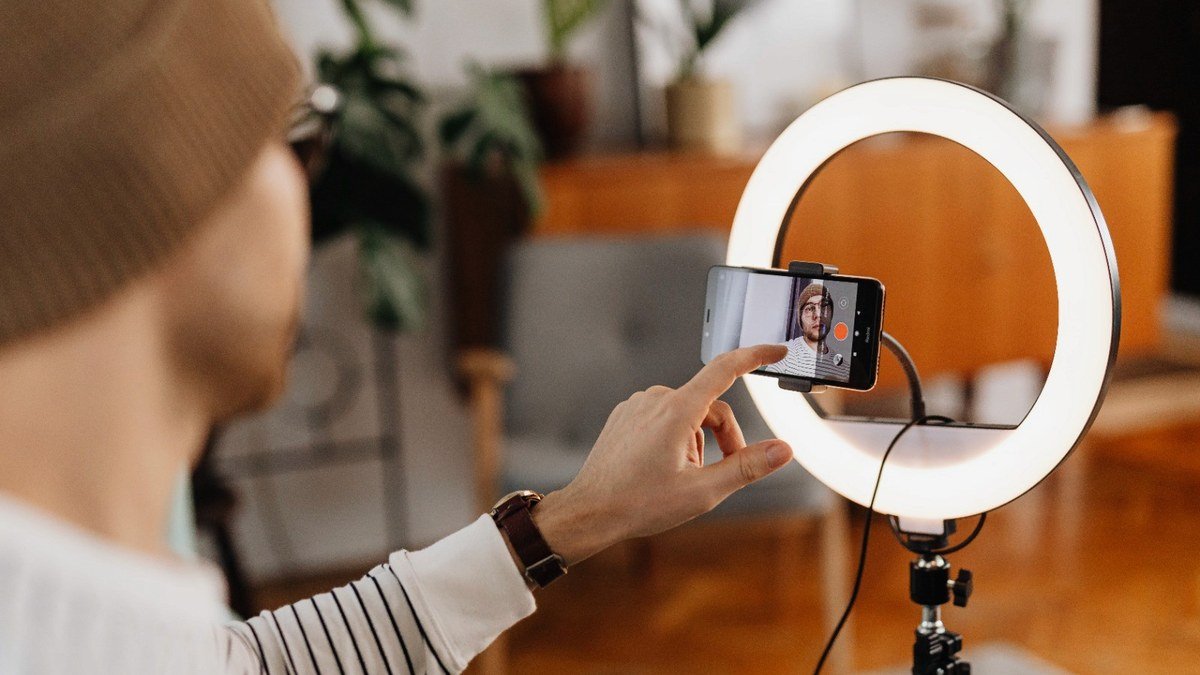The Best Teleprompter App for Creators in 2026 — Free Options Are Actually Good The Best Teleprompter App for Creators in 2026 — Free Options Are Actually Good