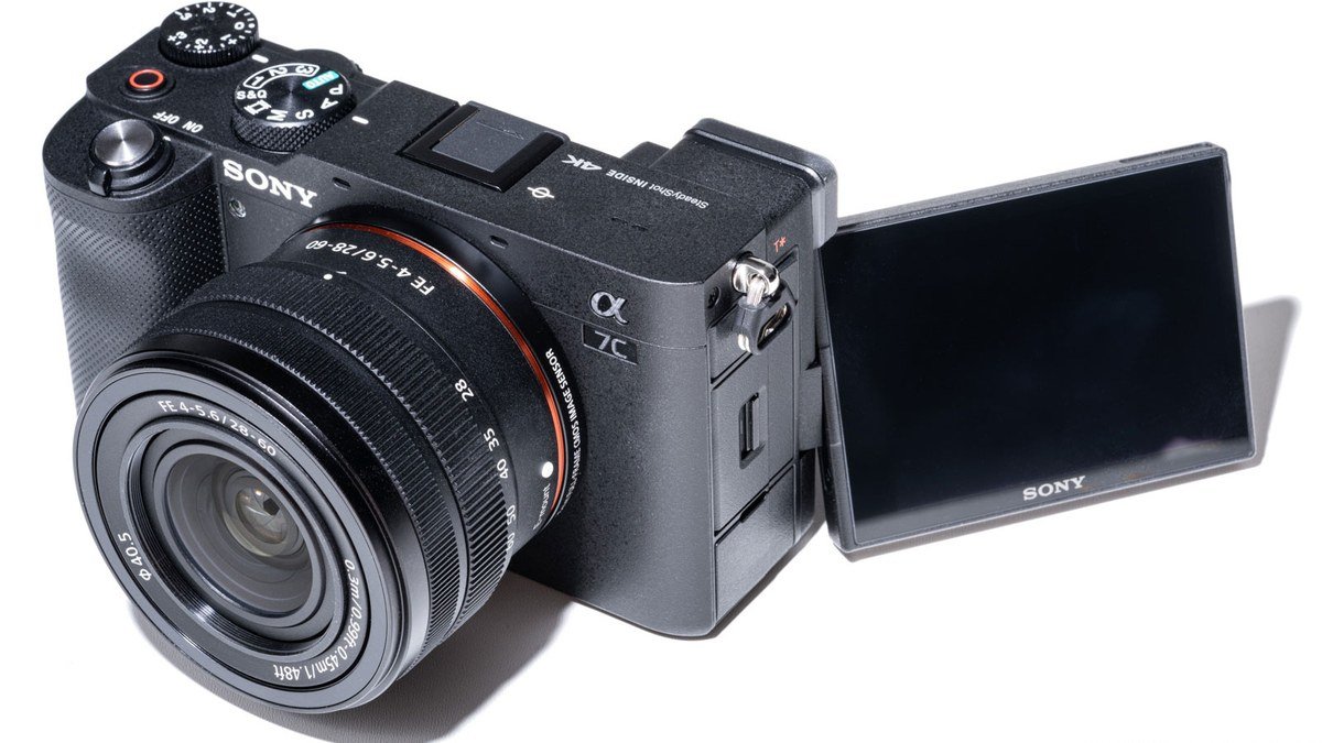 The Best Vlogging Camera of 2026 — It's Not What You Think